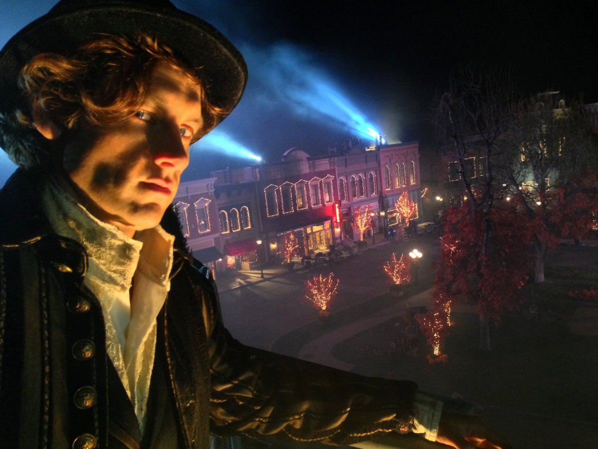 TancSade's tweet photo. Someone has to keep an eye on Stars Hollow... #gilmoregirls #gilmoregirlsrevival #finn #ldb #netflix #lifeanddeathbrigade #starshollow #rory https://t.co/cmdqfjiNiK