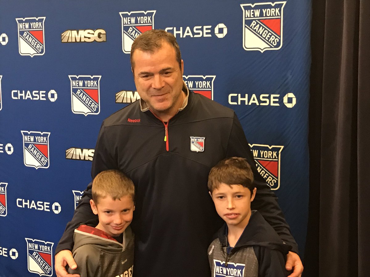 Honorary #NYR Coach Bryce and his brother Bryan with Head Coach Alain Vigneault. #GDFWeek https://t.co/pSSXLnyDAE