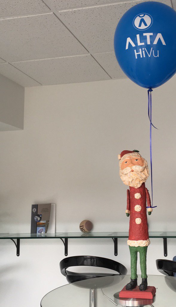 lisarichardson's tweet photo. Got old Saint Nick flying the @Altametry #smartballoon this holiday season https://t.co/9LAxaW2Ubx