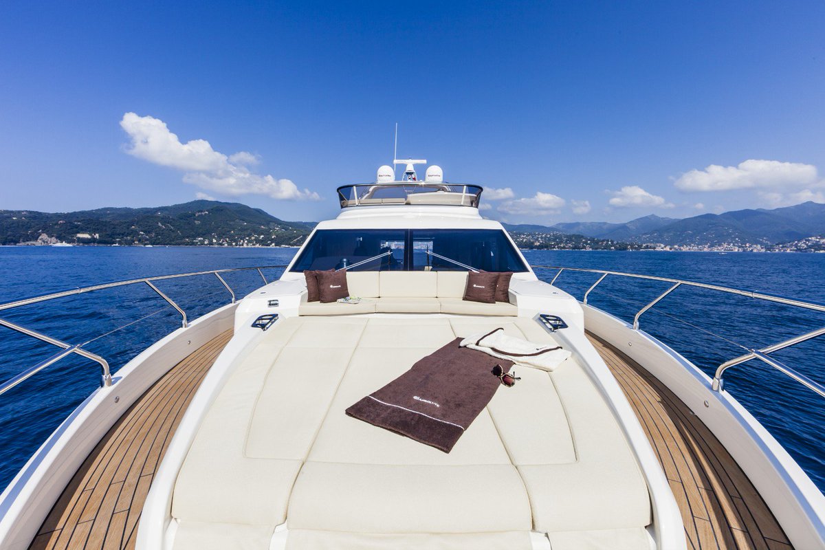 AbsoluteYachtHK's tweet photo. Powered by two #diesel #engines with IPS transmission, #AbsoluteYachts #60Fly implicates energetic efficiency! VIEW at #MarinaCove Boat Show https://t.co/KPeH9adVMf