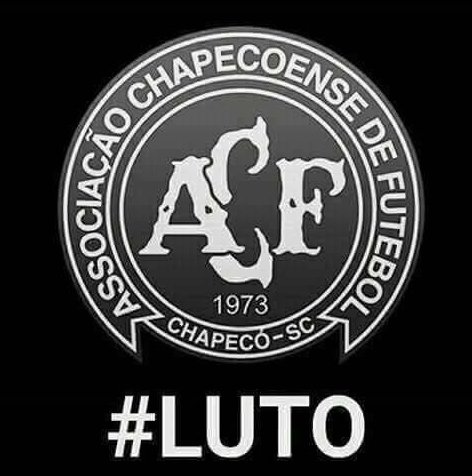 louene_ribeiro's tweet photo. Hoje o futebol não tem cor , não tem camisa , não tem hino , nem torcida e rivalidade . Hoje tem um mundo unido em uma só oração ! #forchape https://t.co/FvwkRfy46Q