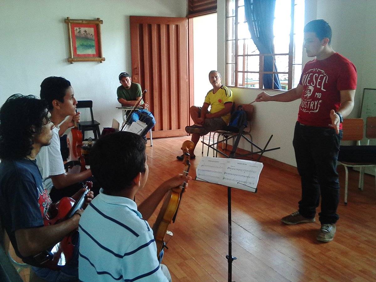 ReciclaxRock's tweet photo. escuela Musical @chicchanong https://t.co/hH1swoHwUu