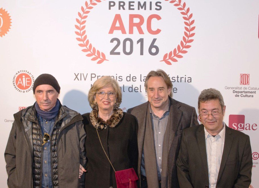 ercdiba's tweet photo. 🎸 @jpuigcorbe lliura el premi ARC a la millor proposta musical adaptada a públic familiar ➡ https://t.co/xWrEW2I8bE https://t.co/OjWmOHrmE8