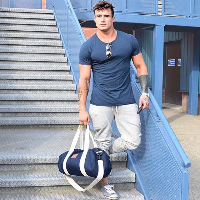 Our longline tees are only £17.49 with FREE Delivery! #offers Modelled by <a href="/LotanOfficial_/">L O T A N</a>  vascularwear.com/product-catego…