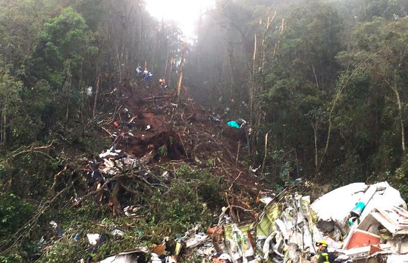 NoticiasCaracol's tweet photo. #NoticiasCaracol En #Fotos: así quedó el avión del #Chapecoense accidentado en Antioquia https://t.co/CHX74G6Tm1 https://t.co/UcH6hZMg8h