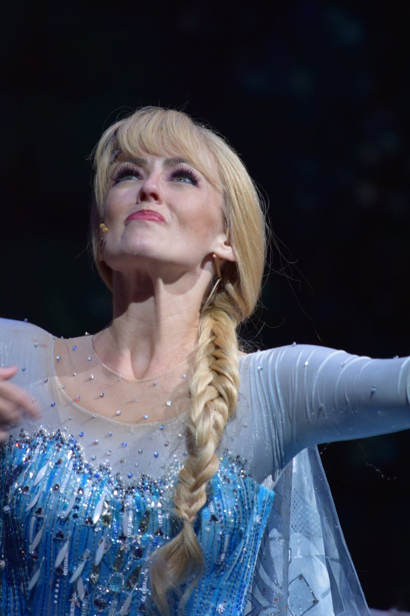flashbaq's tweet photo. This awesome lady. Kills it!
@StephieWall #frozenhyperion https://t.co/UyWmNgJYm9