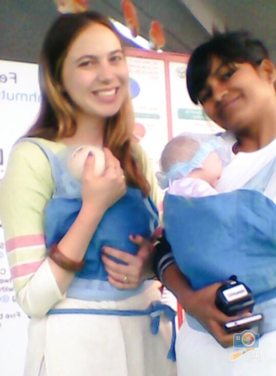 ArtiSahu_'s tweet photo. Did you know your hug can save lives? Spread the Hug Spread the Love #HugOfLife #KMCJadooKiJhappi @mdupnhm #nhmutsav @Community_Lab https://t.co/1IdlQHNoD9