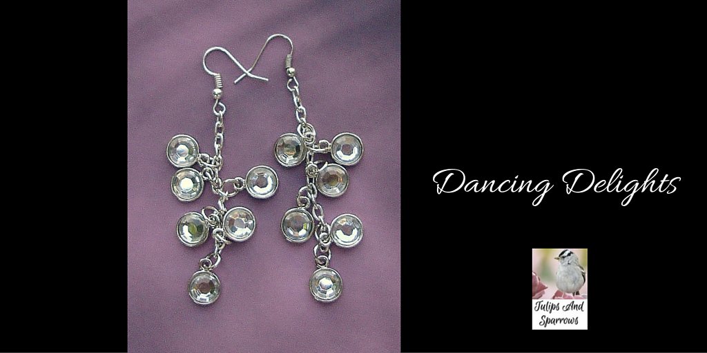 TulipsSparrows's tweet photo. https://t.co/jHrdT9ep2O #holidayearrings #holidayjewelry #silverdangles #partyearrings #discearrings #cascadeearrings #crystalearrings https://t.co/WBiwOSGUuy