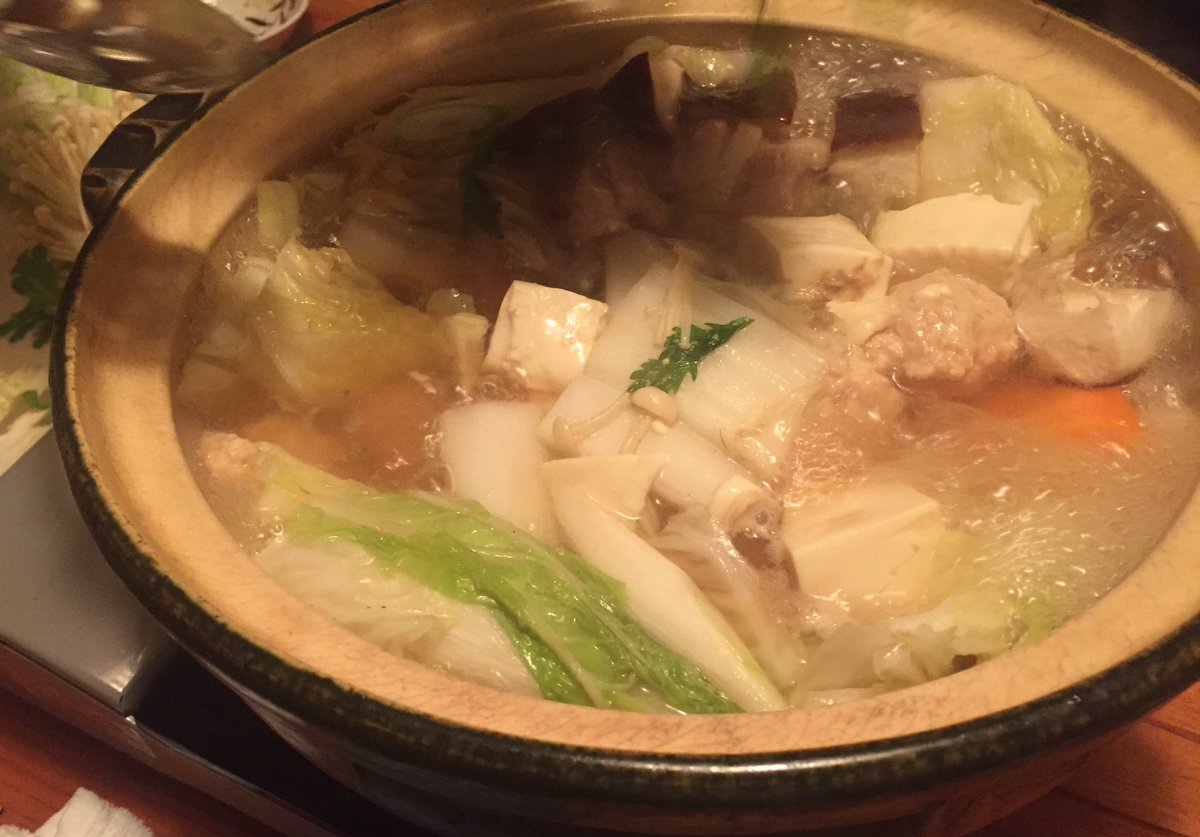 kn_punk's tweet photo. 結構遅めの誕生日祝いをしてもらう。
オッサンやのに勿体無い勿体無い。
美味いメシと美味い酒🍶
みんなエェ気分で、何故か騎馬組んでもらう（笑）何故（笑） https://t.co/2WzTZw5iGt