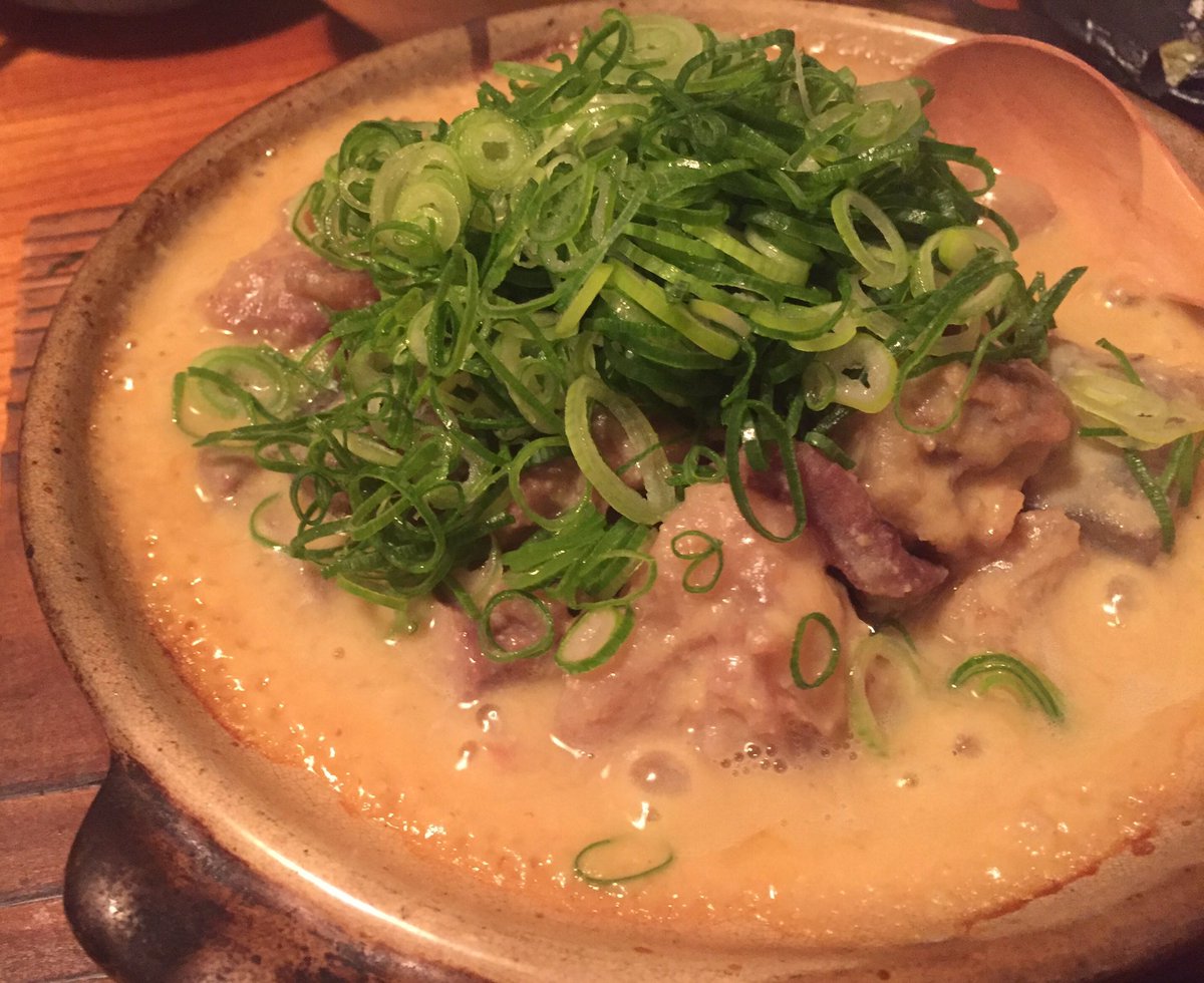 kn_punk's tweet photo. 結構遅めの誕生日祝いをしてもらう。
オッサンやのに勿体無い勿体無い。
美味いメシと美味い酒🍶
みんなエェ気分で、何故か騎馬組んでもらう（笑）何故（笑） https://t.co/2WzTZw5iGt