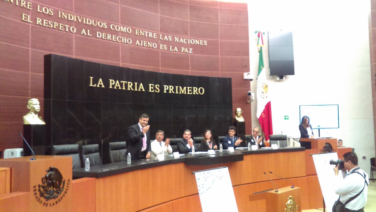 neo_matrix_'s tweet photo. @horus72 en la presentación del proyecto @togiveproject  #TogiveProject https://t.co/nVD87hRgXZ