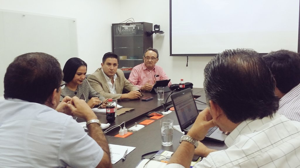 EmpresaaguaEc's tweet photo. Proyecto #PACALORI: Secretario @AlexisSanchezEC y gerente de #EPA, Raúl Sánchez, se reunen con técnicos de Universidad de #Cuenca #LosRíos https://t.co/vGTtK07Go4