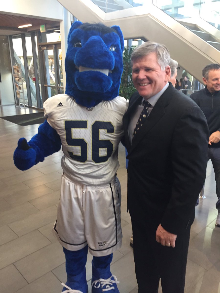 ucdavisaggies's tweet photo. @GunrockUCDavis excited to meet @CoachHawk this morning! #GoAgs https://t.co/amHbqyFshB