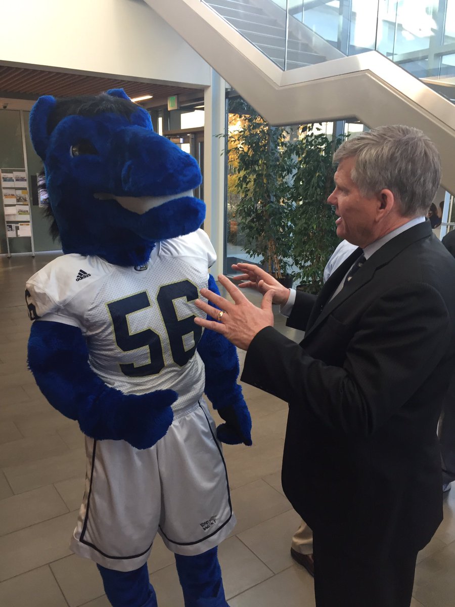 ucdavisaggies's tweet photo. @GunrockUCDavis excited to meet @CoachHawk this morning! #GoAgs https://t.co/amHbqyFshB