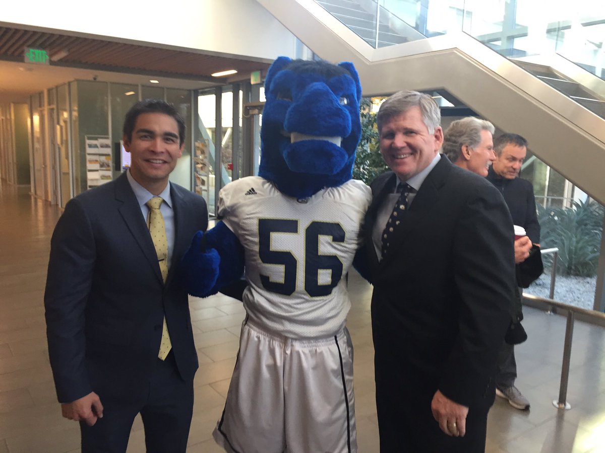 ucdavisaggies's tweet photo. @GunrockUCDavis excited to meet @CoachHawk this morning! #GoAgs https://t.co/amHbqyFshB