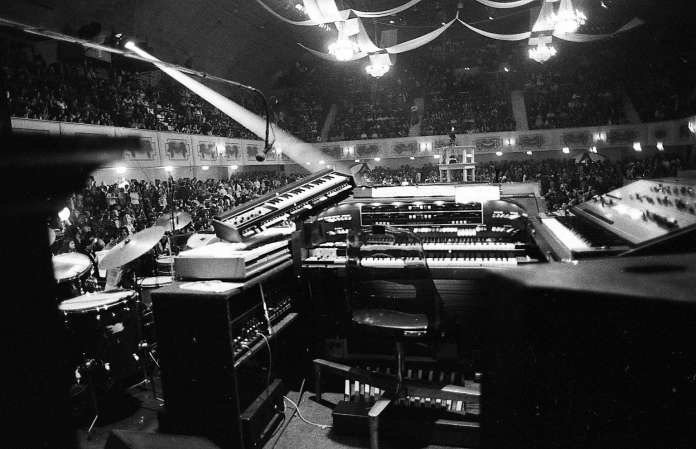 Bossguru's tweet photo. Garth Hudson (Last Waltz) proving Roland keyboards will work at any angle...they even work in 'spaced-out-er-ness'! https://t.co/2jI9oLuHOa