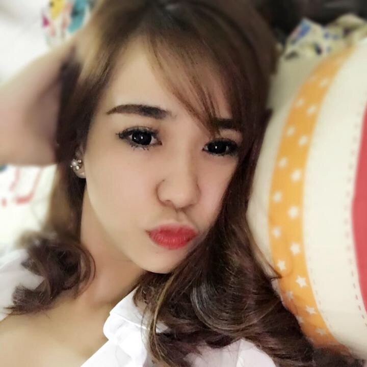 bwoizzse's tweet photo. Come join me, or you'll be left behind #BIGOLIVE > Share for Simi 💋💋💋💋💋.  https://t.co/em7MAhYcRo https://t.co/lPwFdN4caq