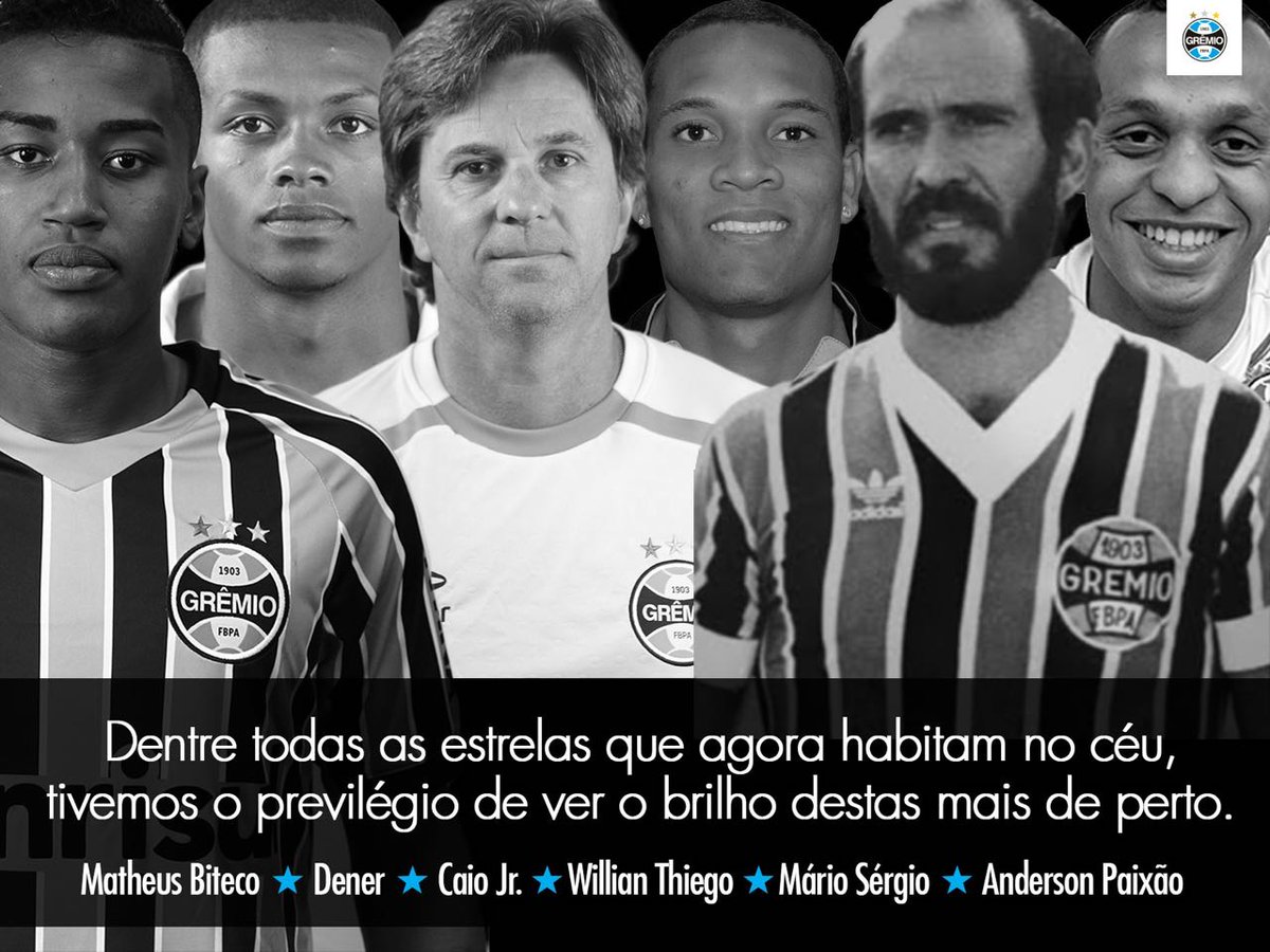 gremio_novo's tweet photo. #Gremio faz sua homenagem a este momento trágico do time do Chapecoense https://t.co/gXS0KtvLjf