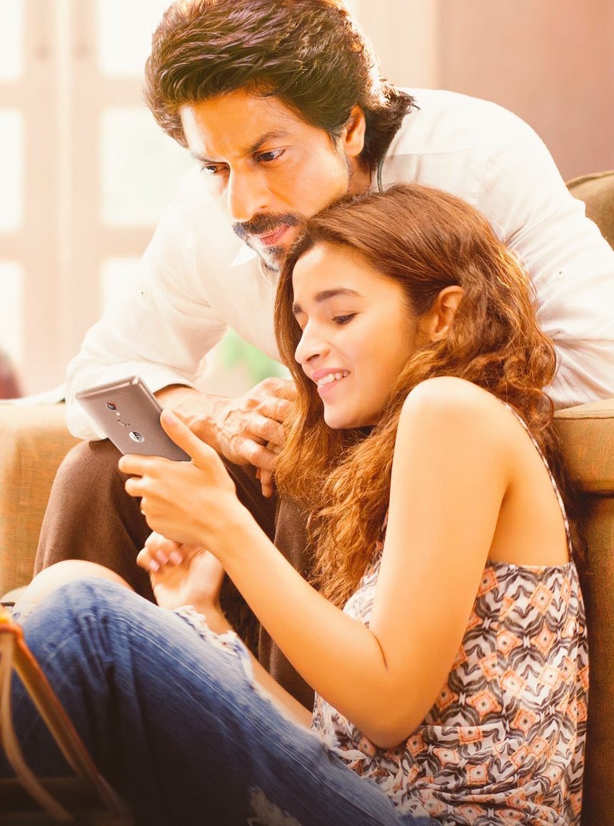 SRKsBerrli's tweet photo. Noch 2x schlafen 😂❤️ @gcje24 😎
#DearZindagi #DearZindagiSession https://t.co/3A66s74W7I