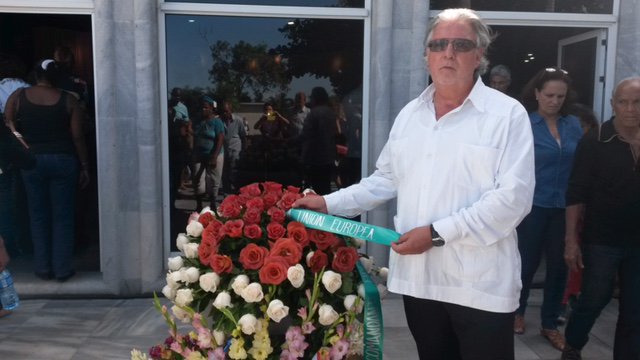PortocareroGerd's tweet photo. EU flowers for Fidel https://t.co/lTaTLun8B9