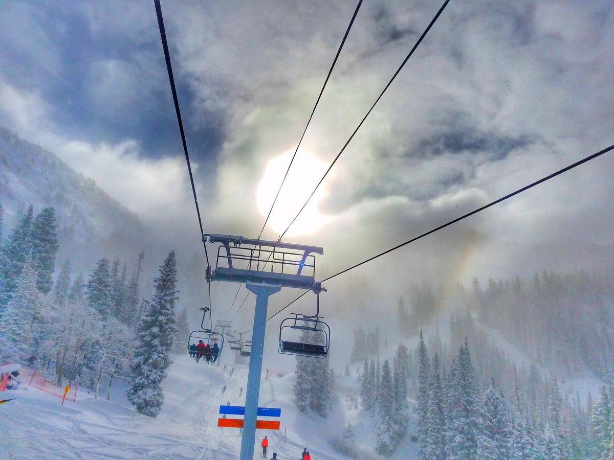 dannahyer's tweet photo. @Snowbird #powderday #powderwhore #xputah @ChaseThomason @StormHour @WeatherNation @SkiUtah @utahskiweather @UtahIsAwesome @VisitUtah https://t.co/tvJRFxerlR
