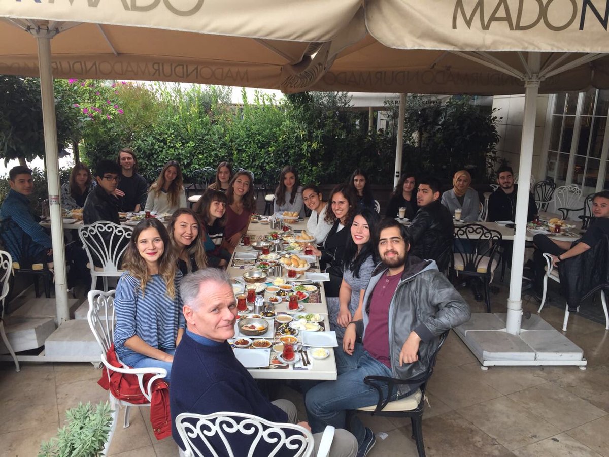 Tanışma kahvaltımızı gerçekleştirdik katılan herkese ve özellikle Joe Hocamıza çok teşekkür ediyoruz.Diğer etkinliklerde görüşmek üzere