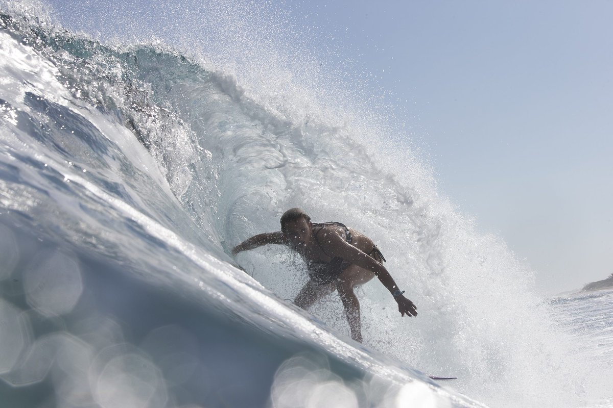First up in our Living Proof Adventures is professional French Surfer, <a href="/FollowTheMaud/">Maud Le Car</a>! unleashed.lifeproof.com/2016/11/living… (📷 <a href="/bielmannphoto/">Brian Bielmann</a> )