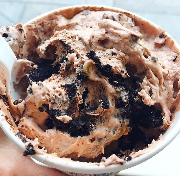 MagnoliaLebanon's tweet photo. Who's stopping by for some chocolate banana pudding?🍫🍌 #magnolialebanon https://t.co/rmGoQ4Fdn1
