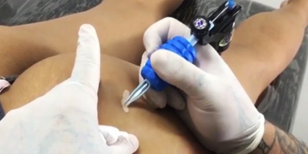 MiLifetime's tweet photo. Estos tatuajes ocultan las estrías... 
¡Dejando la piel con #AspectoNatural! #MomentoLifetime. https://t.co/9BbhnBXOgA https://t.co/5lfVLfEjBf