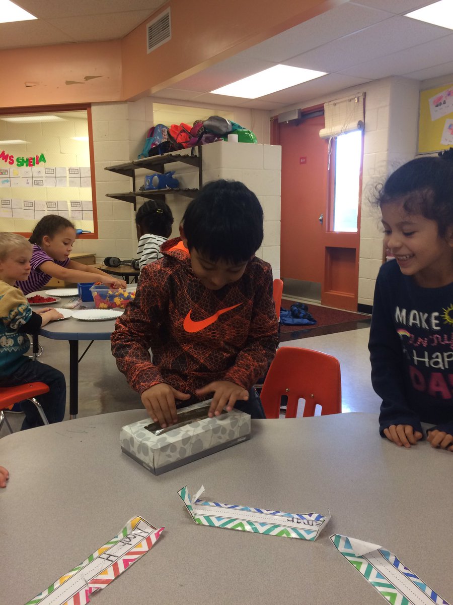 mrsmeiers_class's tweet photo. Finding shapes by feel helps us learn about their attributes. https://t.co/BxYMHr9cwr