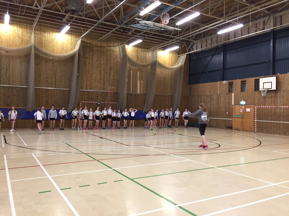 ilkleygrammarPE's tweet photo. Year 10 and 12 Netball leaders leading tonight's skills at Year 7&8 netball practice! #netballleaders #futurecoaches #teamigs https://t.co/pVWOJdJDjA
