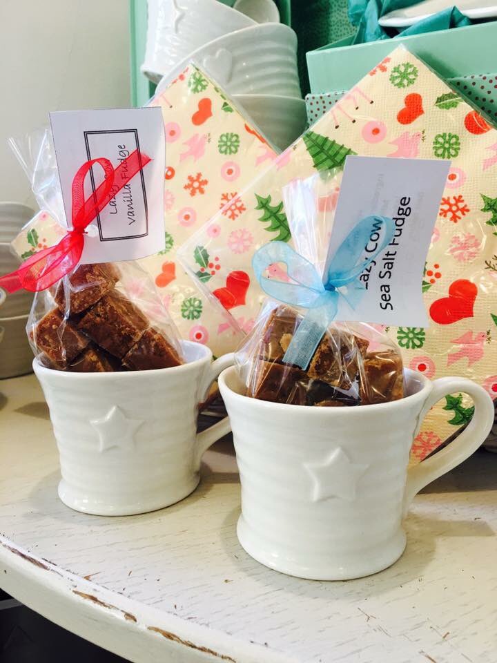 lazycowcakes's tweet image. With Christmas just around the corner, we thought we would help you out with gift and stocking ideas! Mince Pies, fudge and cakes galore🎂🐮