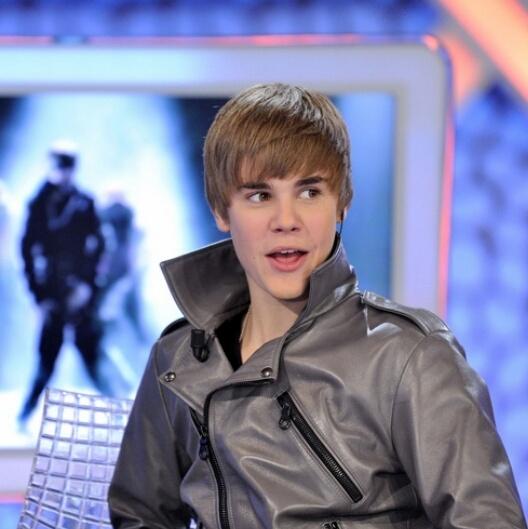 FlorDeBelieber's tweet photo. ¡Justo hoy pero en 2010 Justin visitaba por primera vez el plató de "El Hormiguero" un programa televisado en España! 
#MTVStarsJustinBieber https://t.co/cHJEBcaK4C
