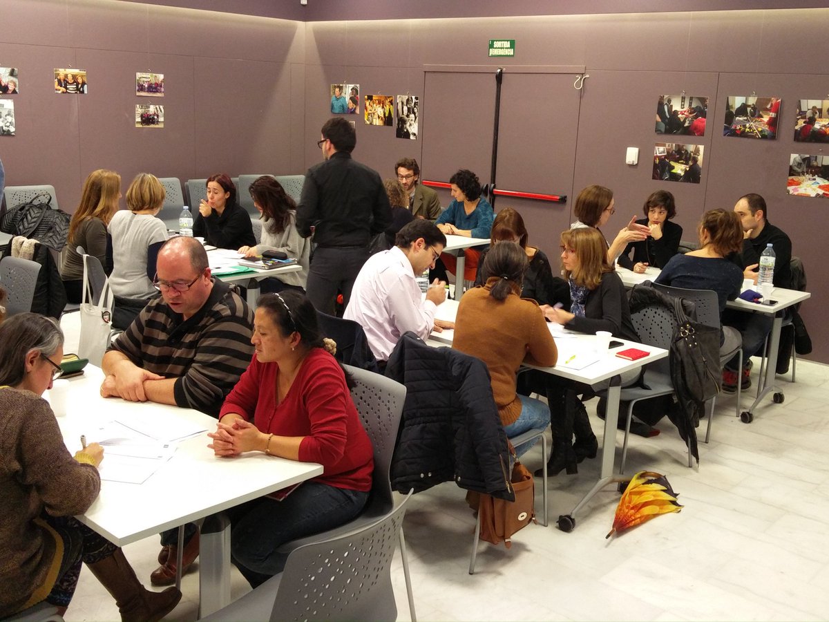 educacio_gi's tweet photo. Famílies fan aportacions al procés participatiu pel model escolarització #girona @EducatingCities @isabelmv67 @alcaldessa_gi @educacio_gi https://t.co/5Y5Lqx26JN