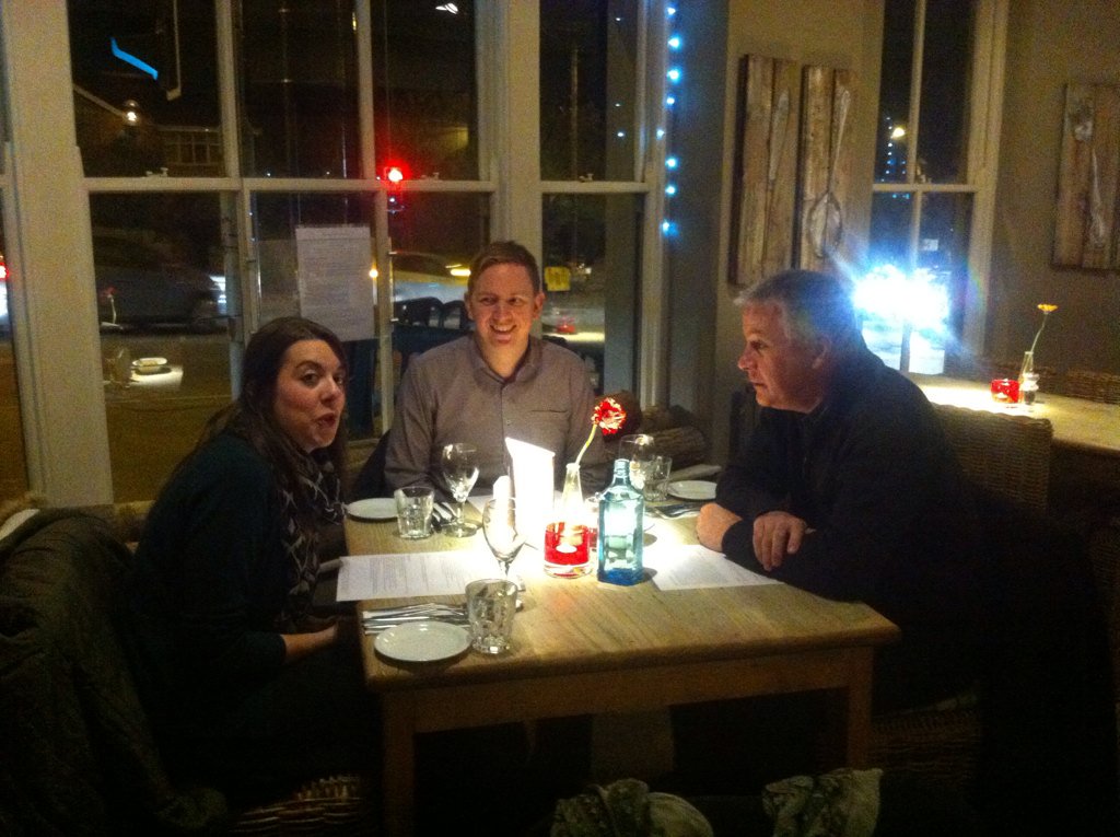 LesleyDraper's tweet photo. Family tea time at @princeprincepub #cosy with @mashleigh @jmsuthers @PureBuxton  :) https://t.co/StnKUtmZJf