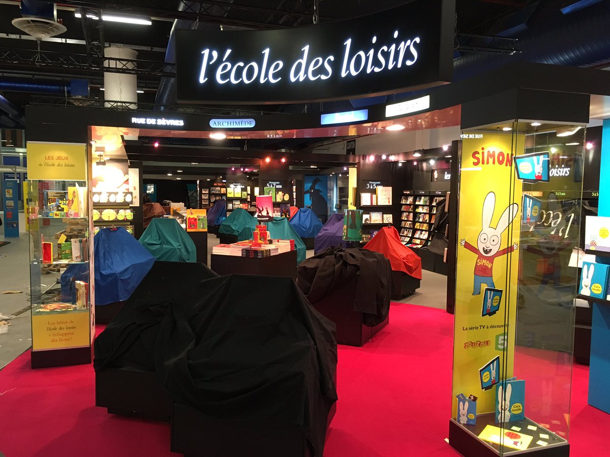 SLPJ93's tweet photo. Plus que quelques heures avant l'ouverture du Salon, les équipes s'activent pour que tout soit en place #SLPJ16 https://t.co/NJloiwvyrq