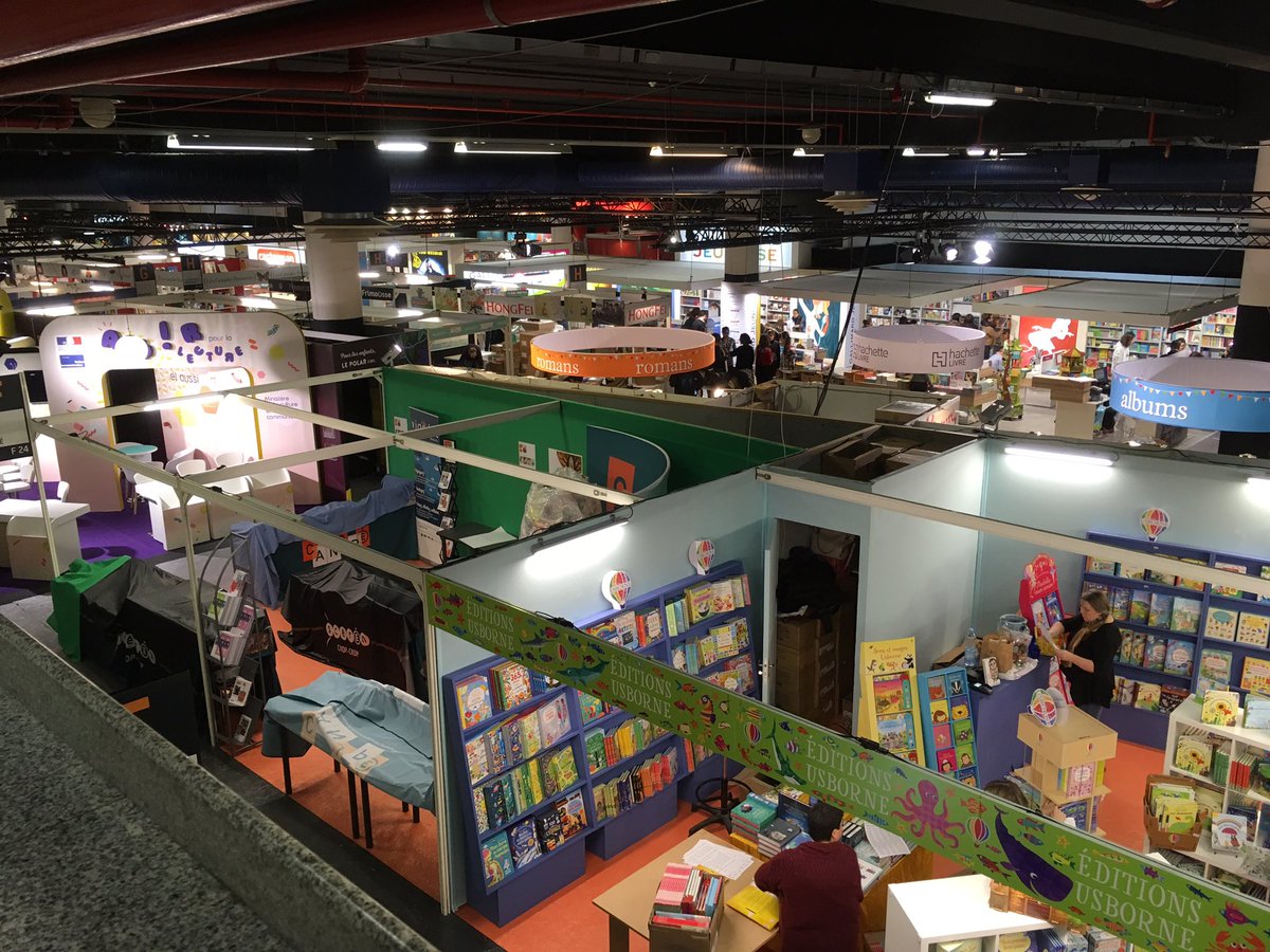 SLPJ93's tweet photo. Plus que quelques heures avant l'ouverture du Salon, les équipes s'activent pour que tout soit en place #SLPJ16 https://t.co/NJloiwvyrq