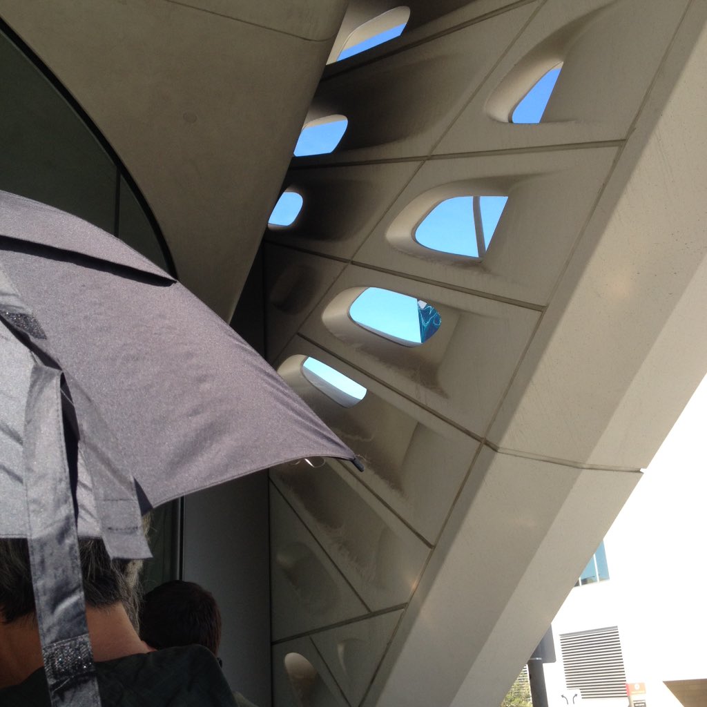Art all around. Waiting in line for <a href="/TheBroad/">The Broad</a> good idea by <a href="/TheBroadStandby/">The Broad Standby</a> line folks:umbrellas for #Sunshine #staycool #art #archetecture
