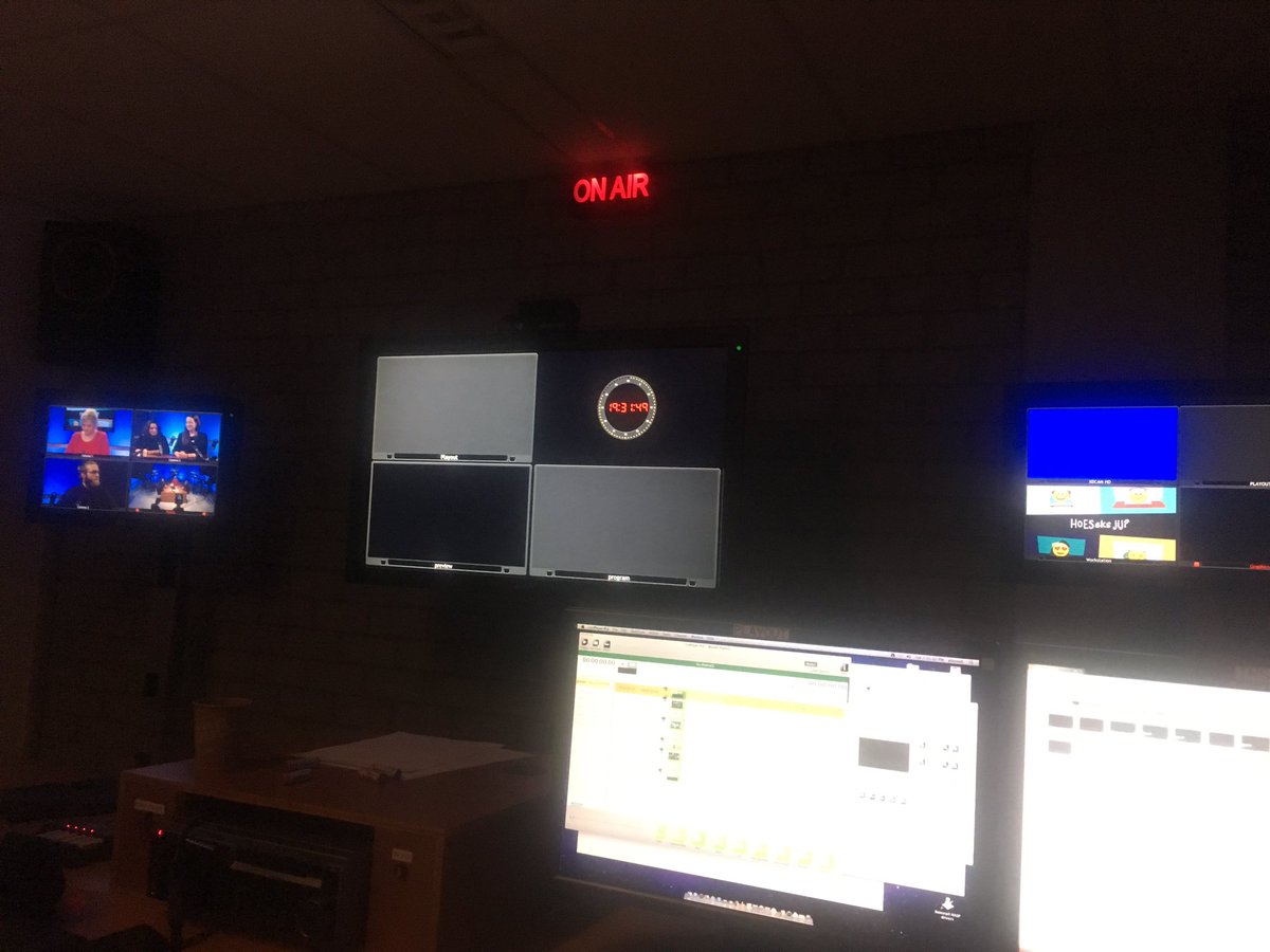 HoesUtrecht's tweet photo. We gaan over 1 minuut LIVE! #HOESeksjij https://t.co/mKUPrPttTw