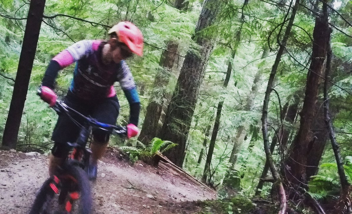 ozmosistraining's tweet photo. Back on the bike and stoked! @Livgiant @MTB4Her @muddbunnies @differentbikes @raceface604 @ryderseyewear #northvan #nsmba #mtbbc #enduro https://t.co/wqL8HQJj2H