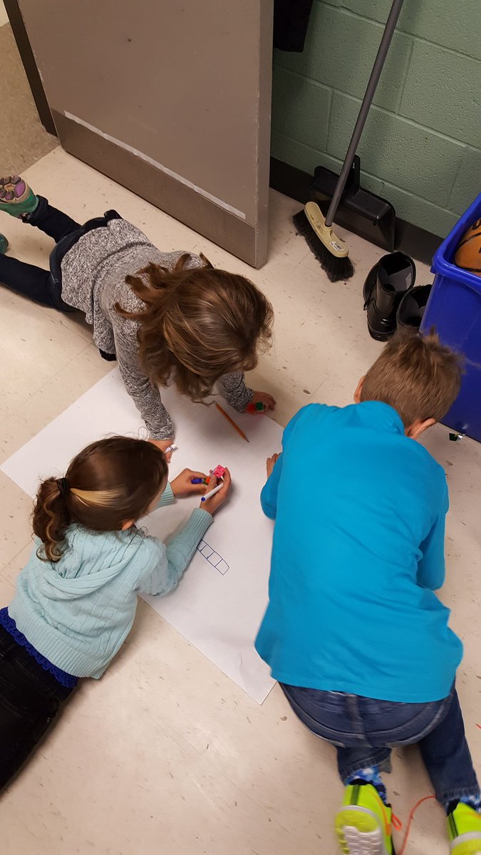 ThejerBrown's tweet image. @thestingersbuzz working on a 3 part math lesson. How many shapes can you create with 5 coloured tiles? #math #gr3 #collabrativeLearning