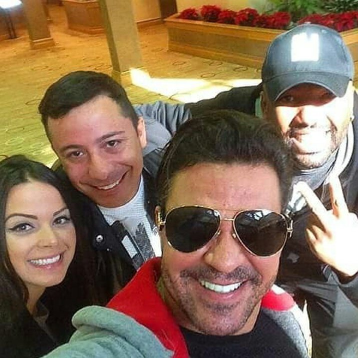 familiaDellC's tweet photo. Pessoas muito amadas pela Família Dell Cavalini! @dellcavalini #dengonosso #eduardocosta #spsdim #victoriavillarim , #lindos 😍😍😍😍 https://t.co/iUFG0az1MU