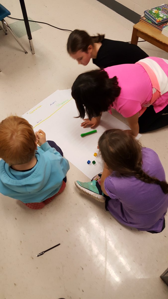 ThejerBrown's tweet image. @thestingersbuzz working on a 3 part math lesson. How many shapes can you create with 5 coloured tiles? #math #gr3 #collabrativeLearning