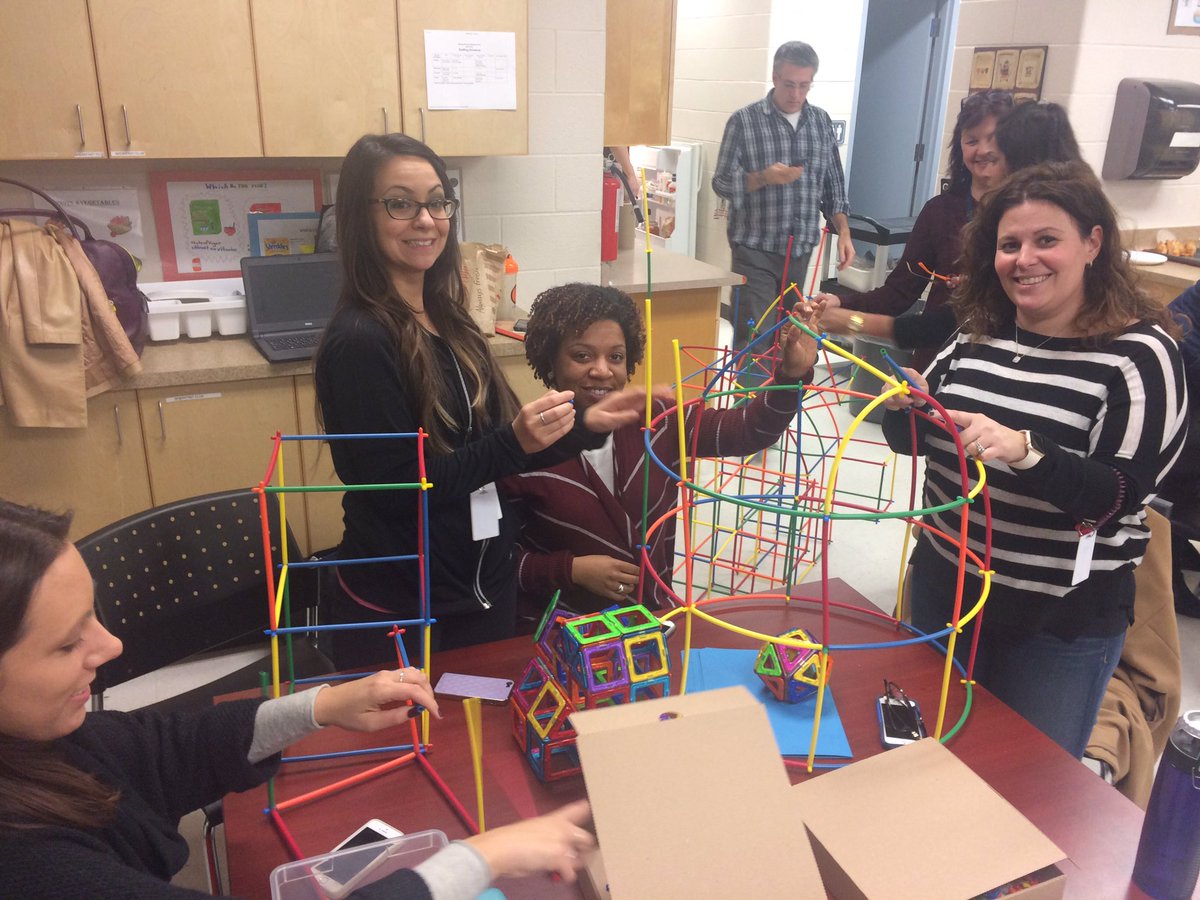 A_RyeB's tweet photo. Math Part 3 fun with building materials. #yrdsbmath @MackenzieGlenPS https://t.co/4ONOA8h7O5