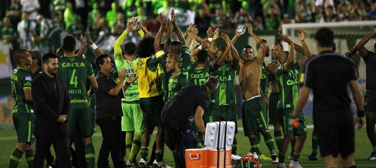 2010MisterChip's tweet photo. Hasta mañana gente y una última oración por todos ellos #ForçaChape https://t.co/XhAg534rYw