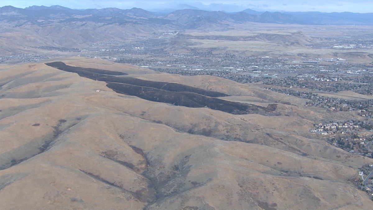 DoughertyKMGH's tweet photo. .@WestMetroFire  says #GreenMountainFire now 100% contained. 96 acres total. Here are some #AirTracker7 pics from early this morning. https://t.co/JLtVtAUrMx
