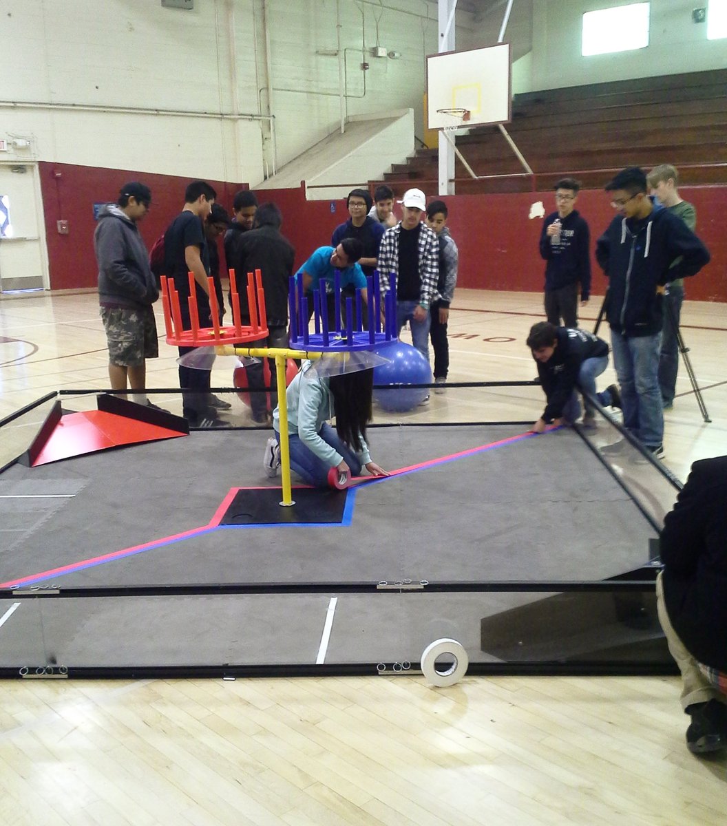 HHS_Robotics's tweet photo. Getting ready for the club's first competition #VelocityVortex #HHSRobotics https://t.co/mpWbAfY9Mt