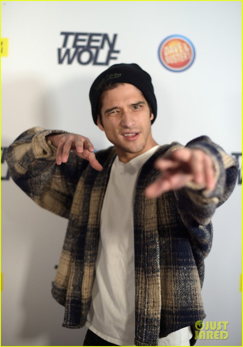 rpgdeclic's tweet photo. • Tyler Posey.
• 17 ans.
• Ancien drogué.
• Gay. https://t.co/bHNuBEJQHH