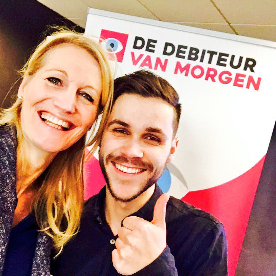 Saskia_schoot's tweet photo. Leuke inspiratie! Vlogger Teun peters vertelt over generatie Z #ddvm #generatiez #teunpeters @Janssen_Janssen https://t.co/Y6h64h5zZo