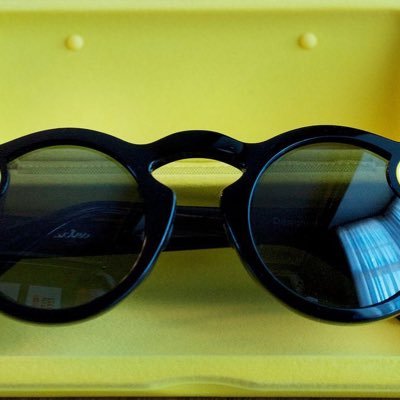 davidpetterso21's tweet photo. Giving away 1 pair of #Snapchat #Spectacles ! 
Just RT &amp; Follow Me !
End at 100 RT ! https://t.co/37z0HTEnHm
